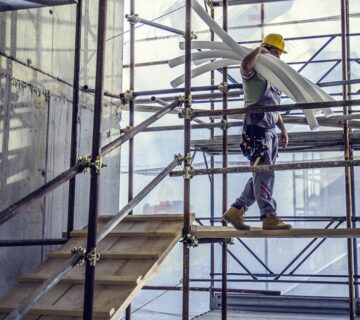 مزایای استفاده از داربست فلزی در ساختمان‌های بلند